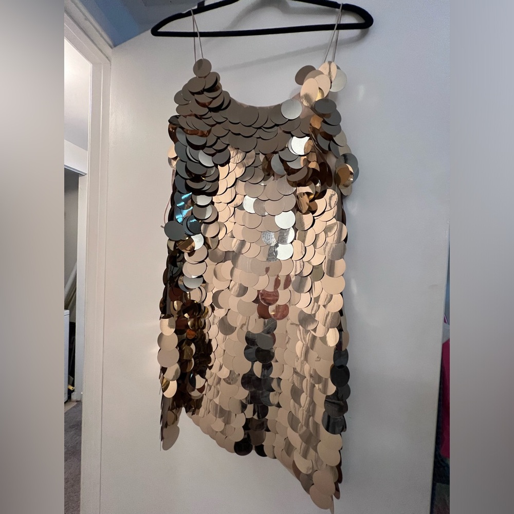 NWT alice + Olivia gold oversized sequin dress US SIZe 4 never been worn